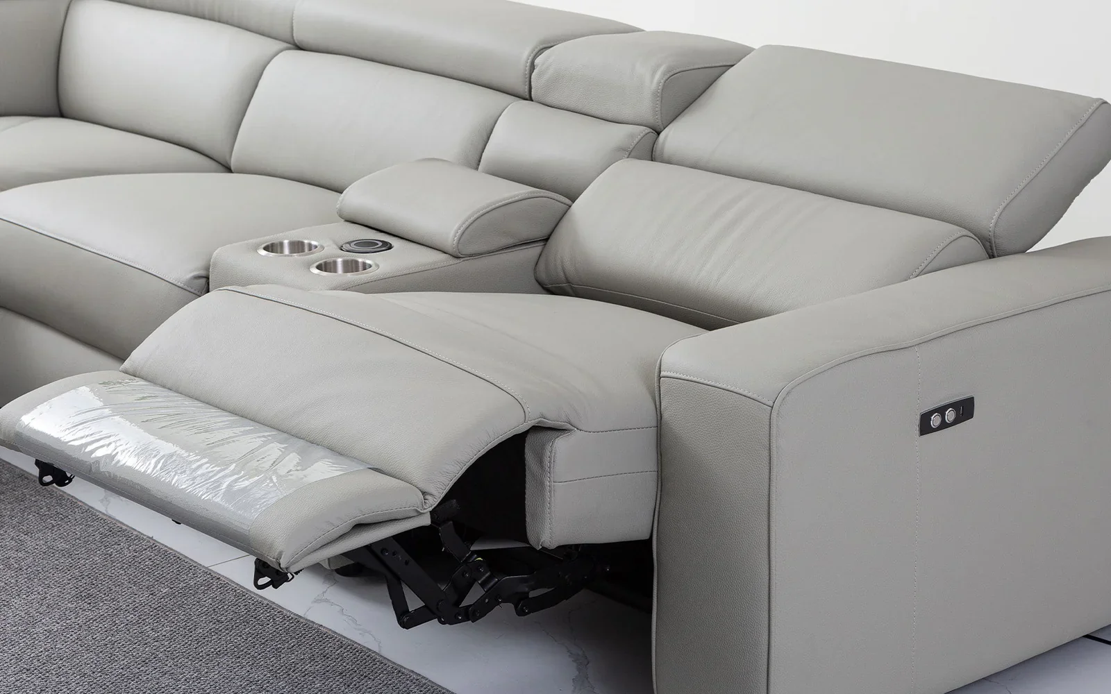 Cervina Modern Motion Reclining Sectional - Image 8
