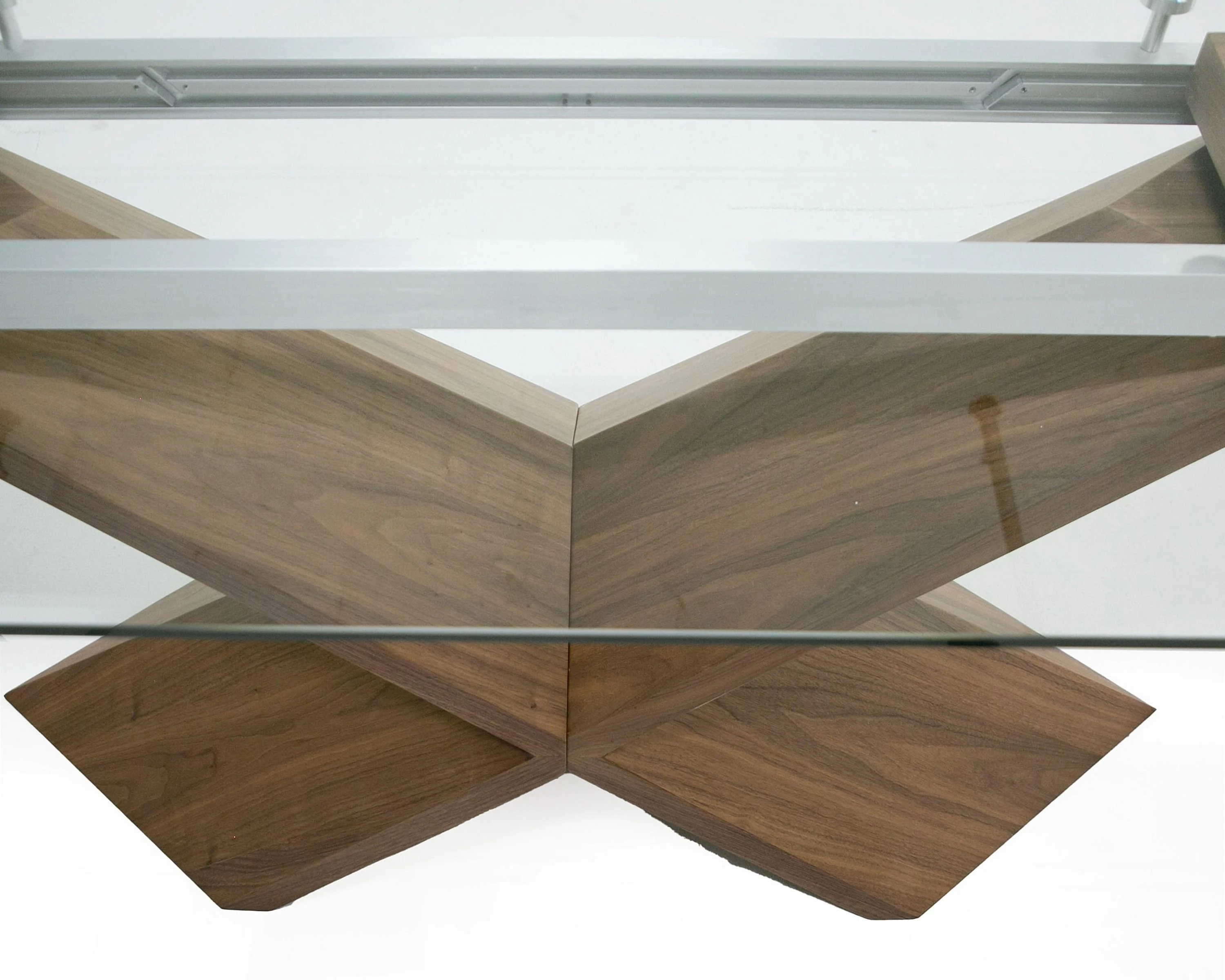 Elegant Wind Table - Image 3