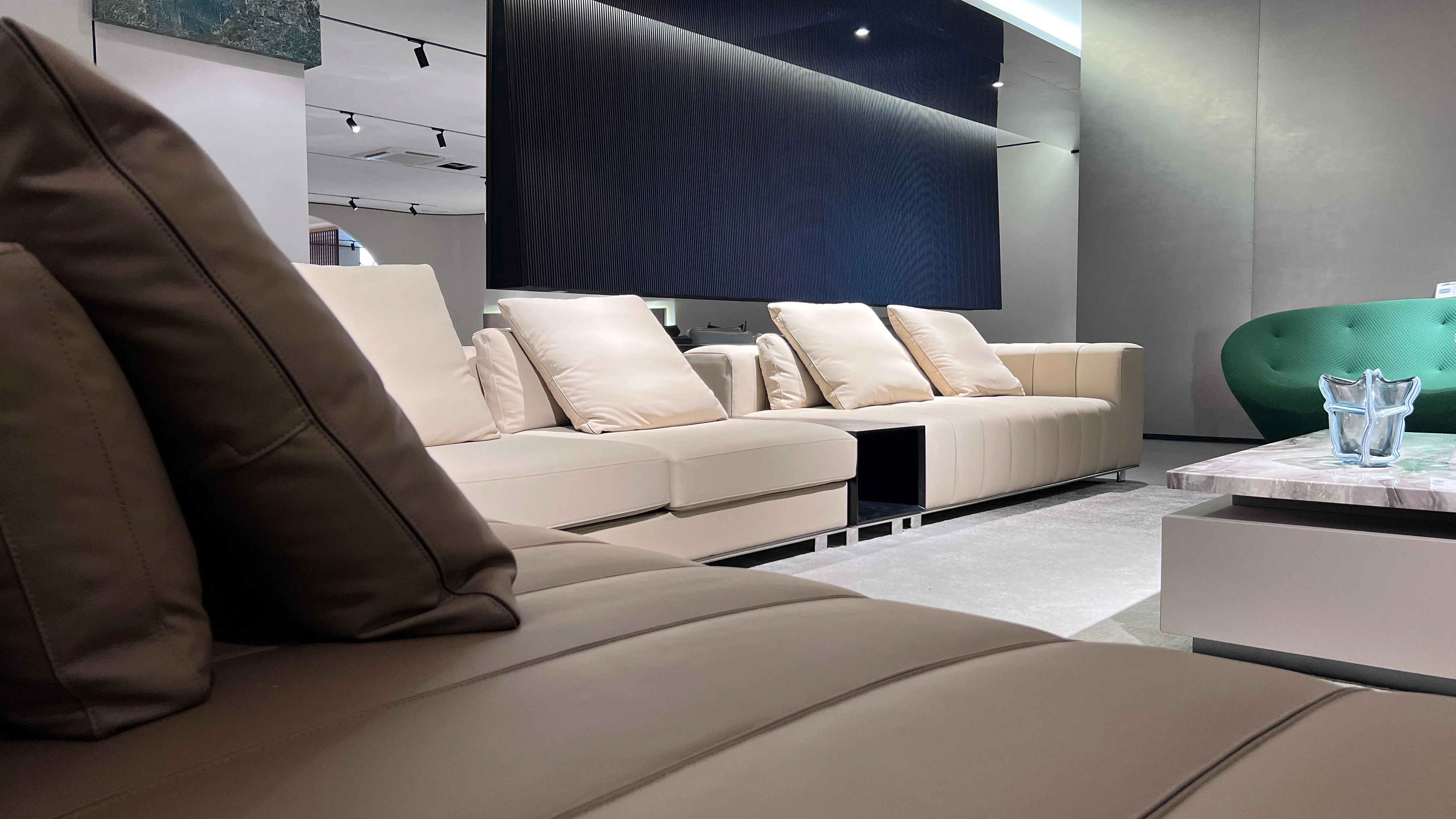 Freehold Luxury Sectional - Image 14