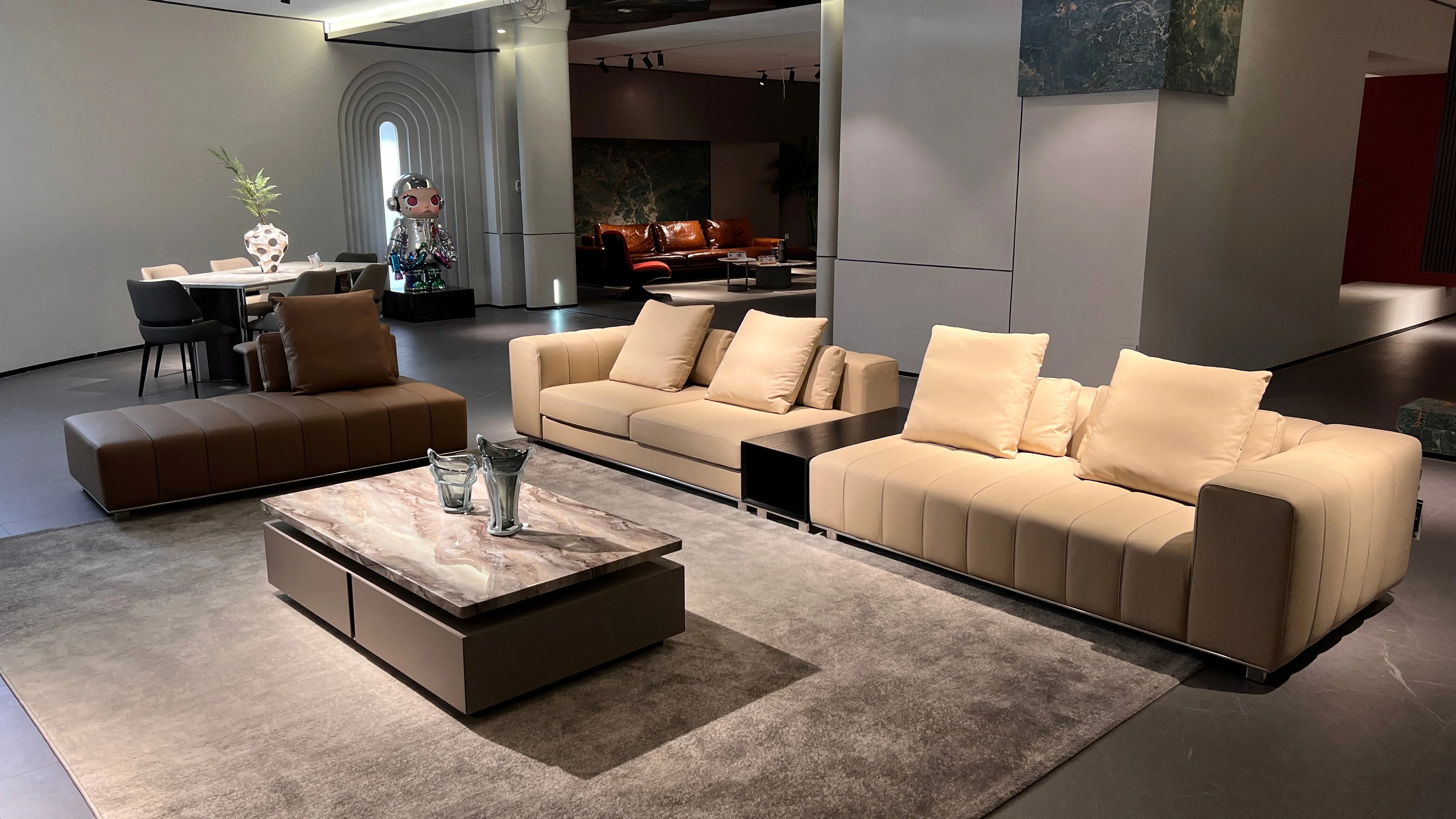 Freehold Luxury Sectional - Image 3