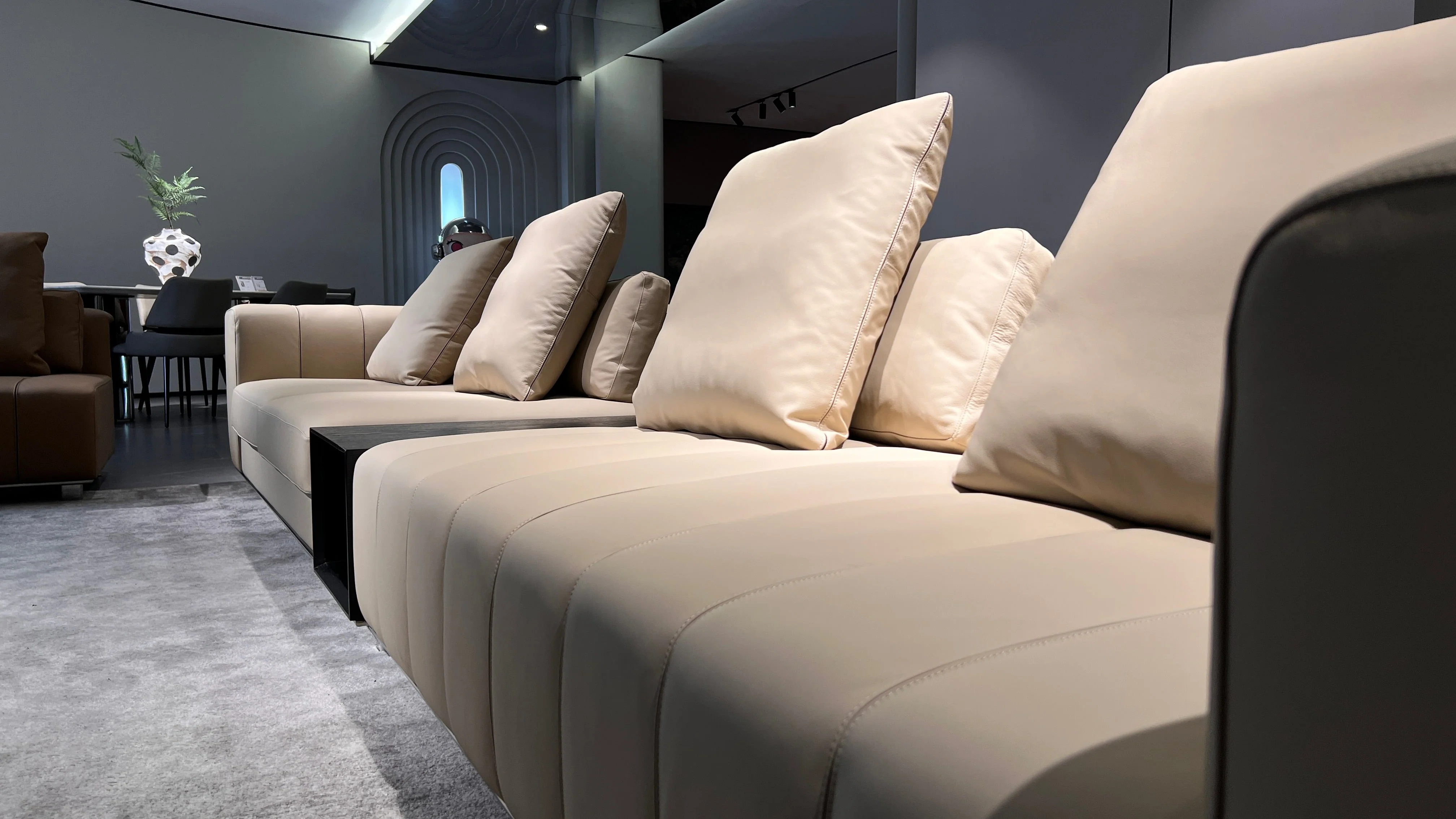 Freehold Luxury Sectional - Image 4