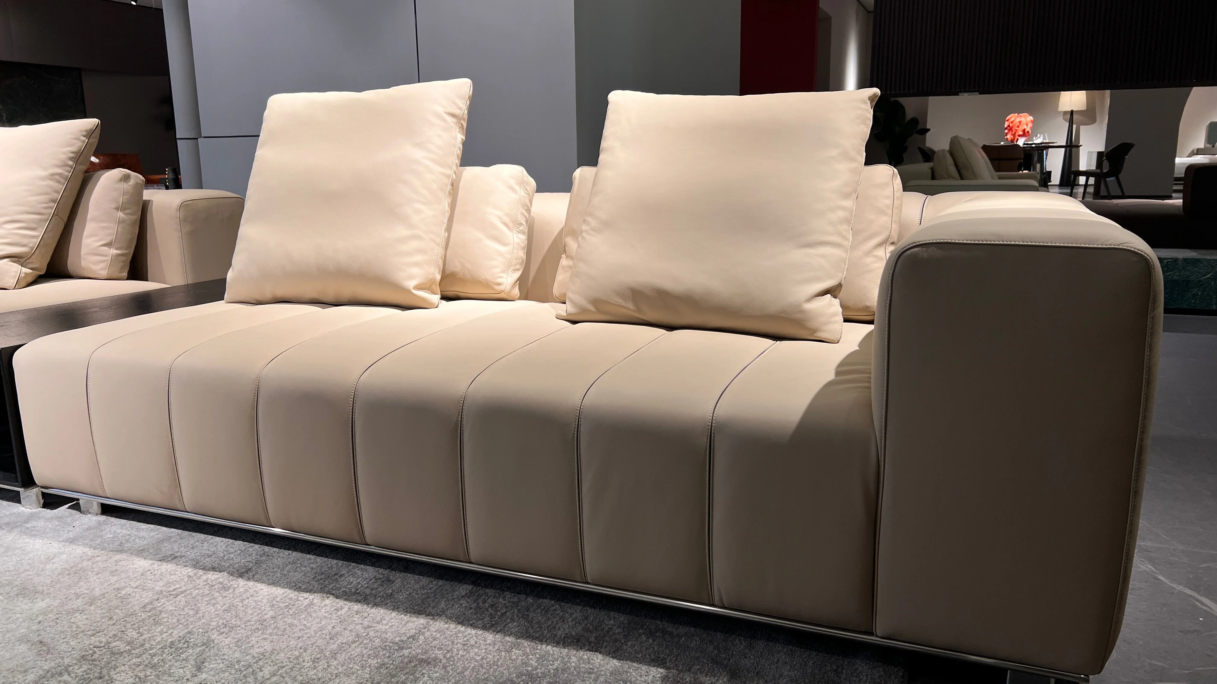 Freehold Luxury Sectional - Image 8