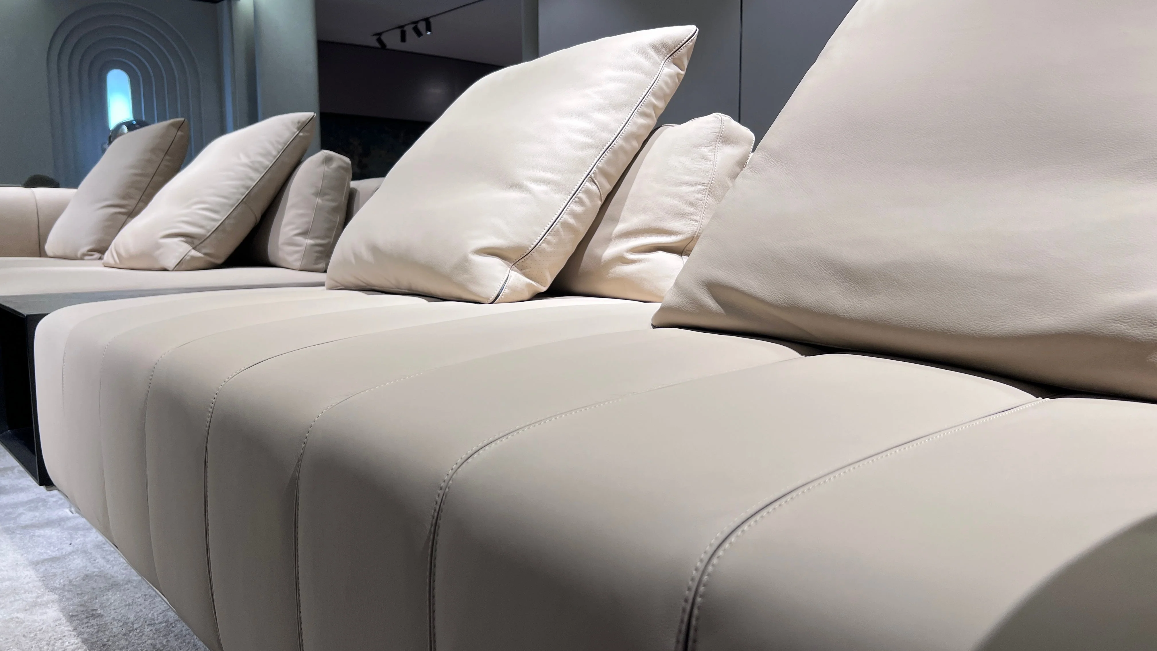 Freehold Luxury Sectional - Image 9