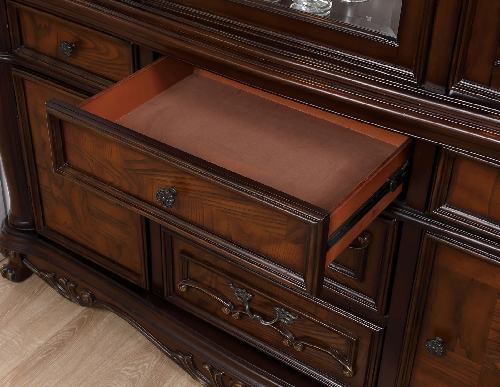Manzanita Hutch & Buffet - Image 3