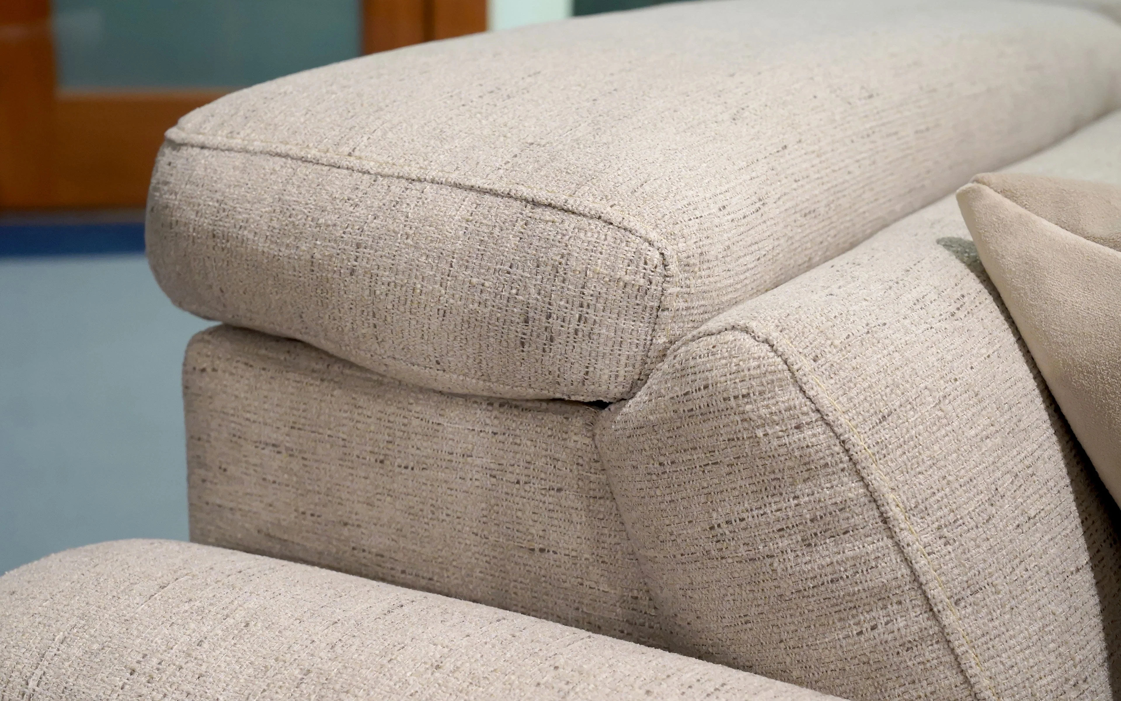 Niro Modern Motion Reclining Sectional - Image 11