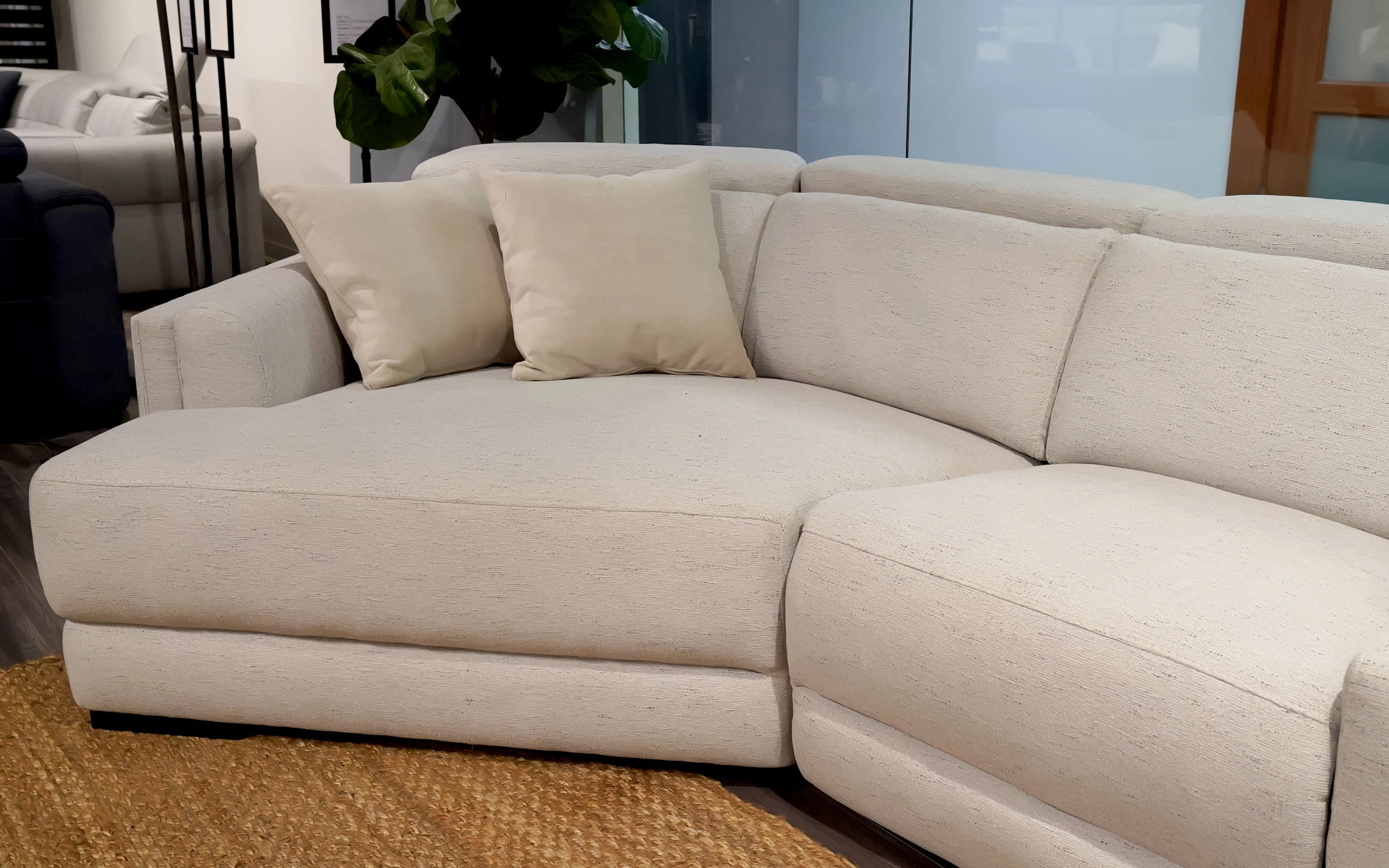 Niro Modern Motion Reclining Sectional - Image 5