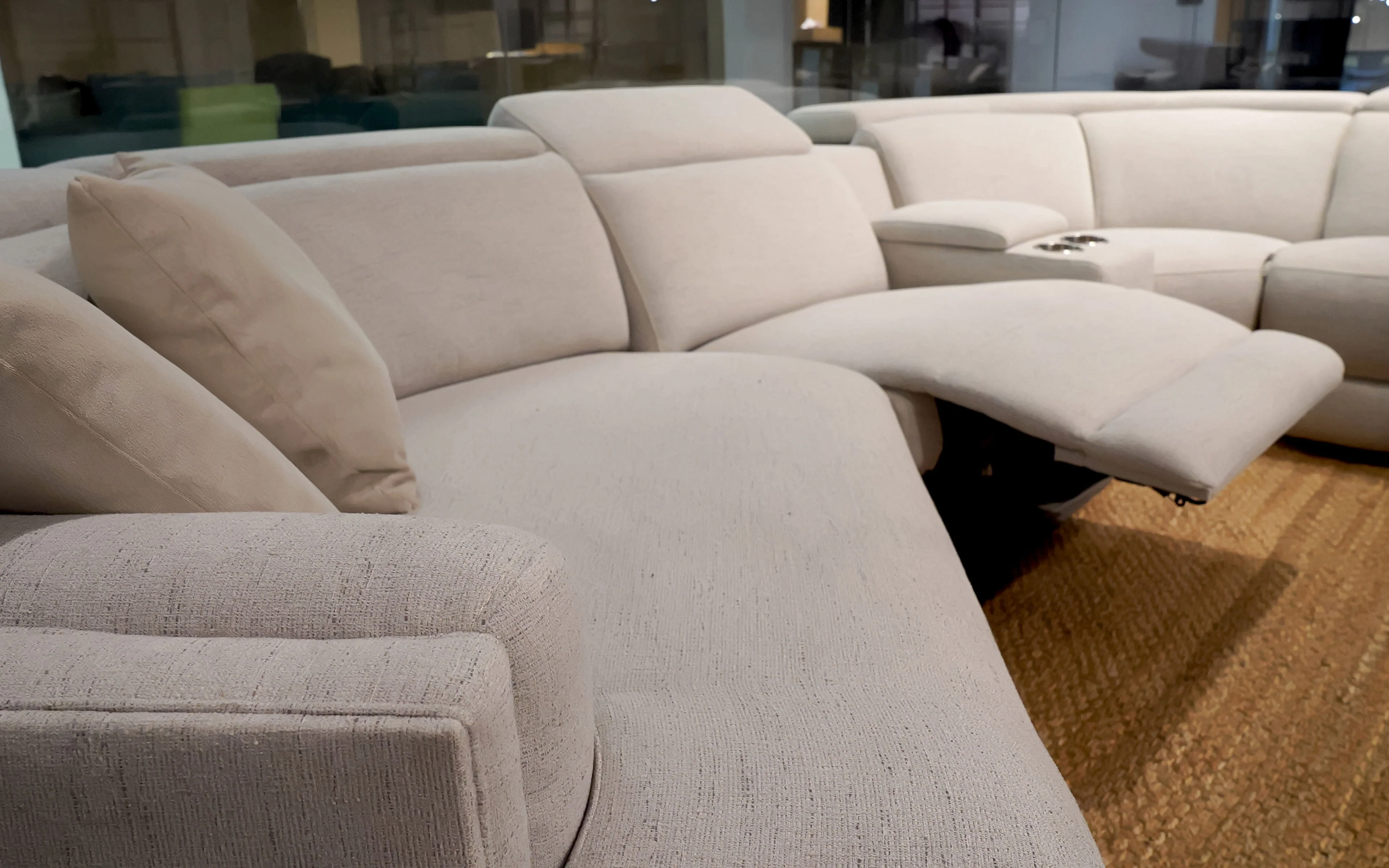 Niro Modern Motion Reclining Sectional - Image 6