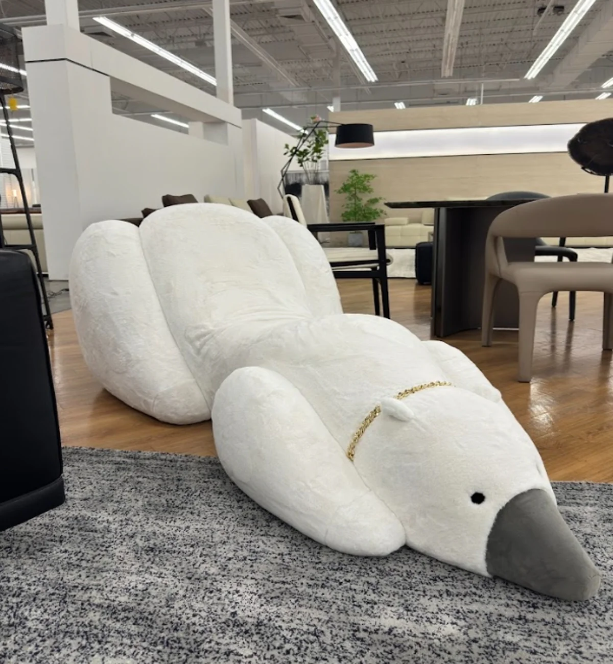 Polar Bear Lounger - Image 5