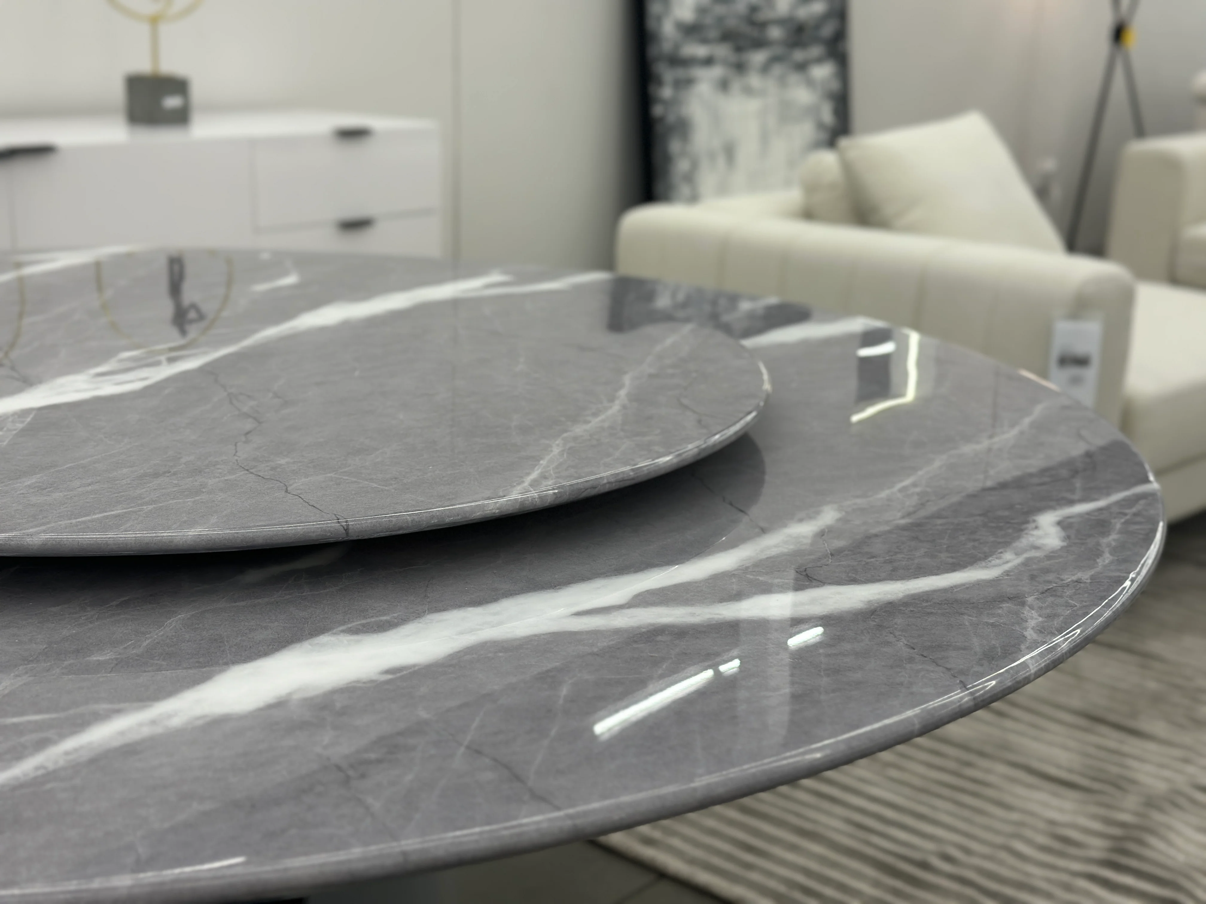 Roxanda Dining Table - Image 6
