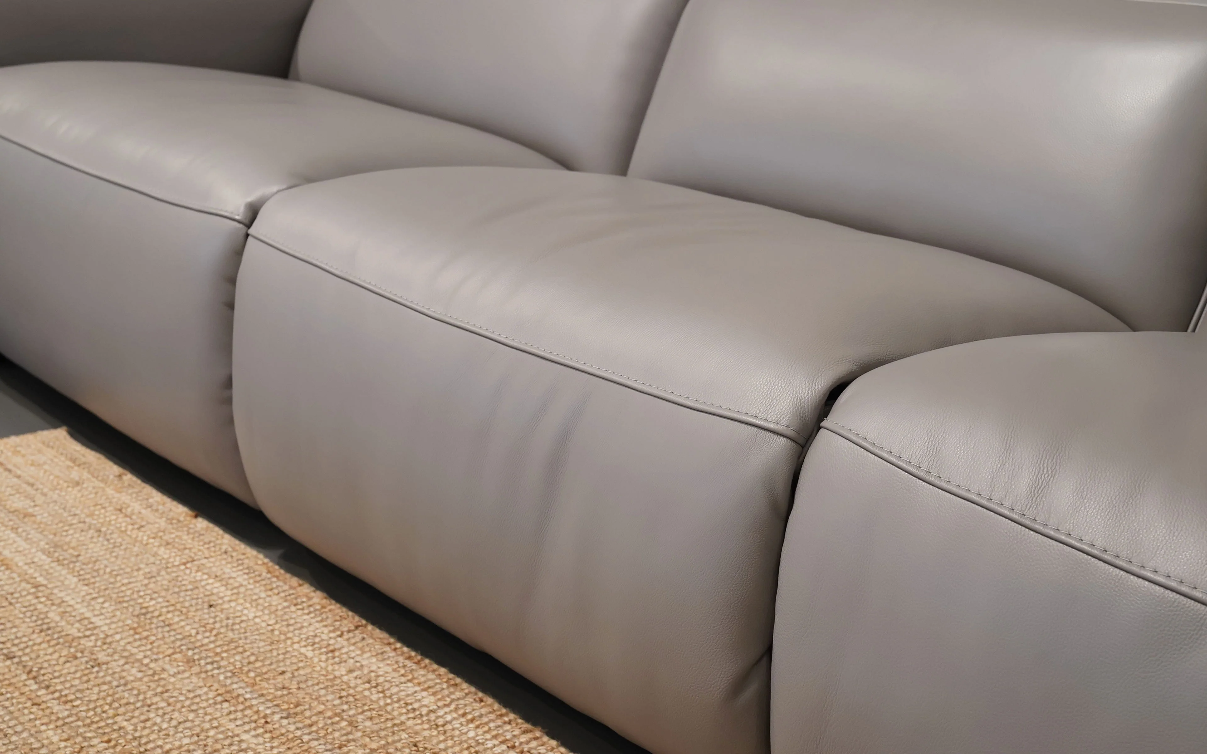 Snoopy Modern Motion Reclining Sectional Sofa - Image 11