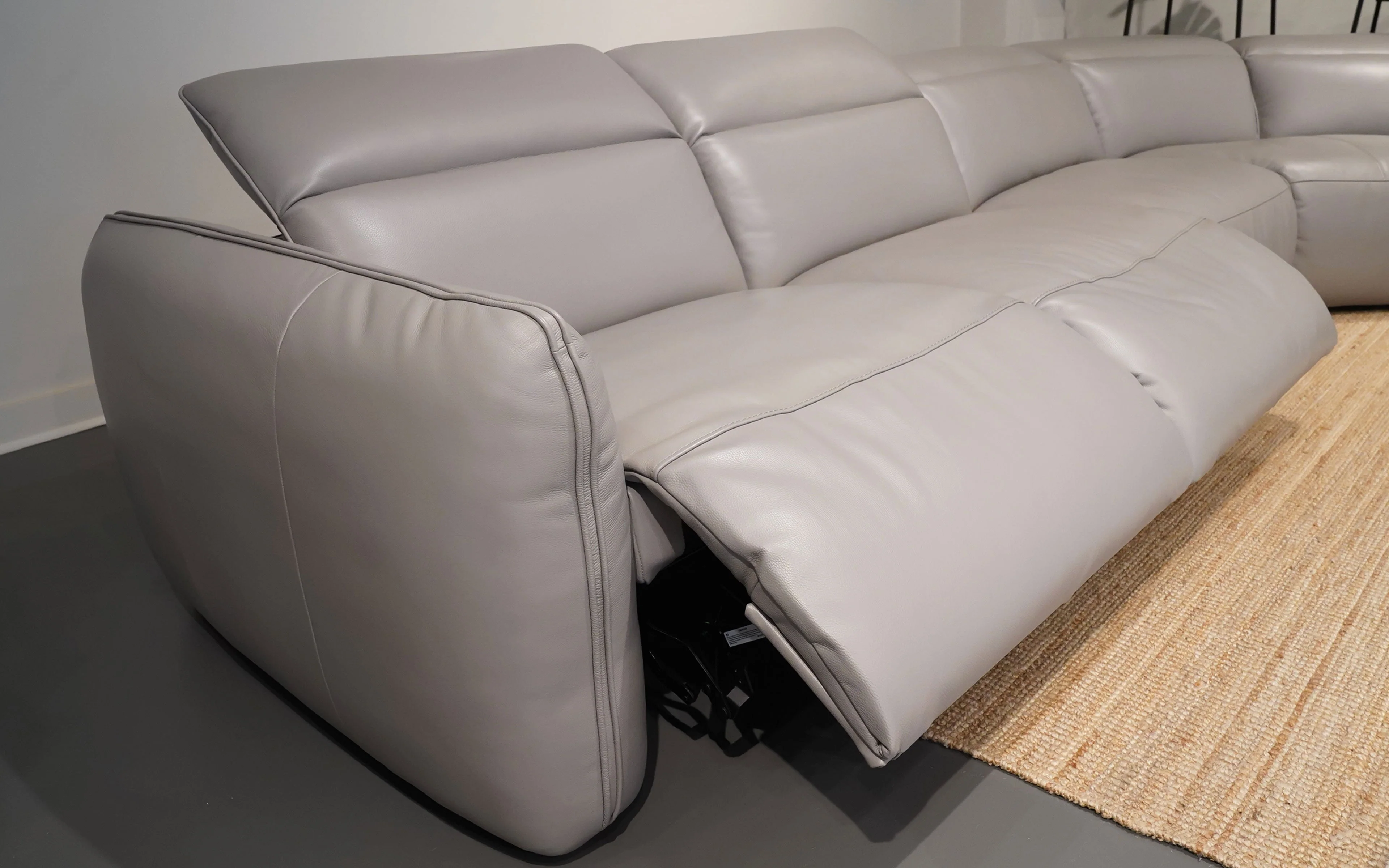 Snoopy Modern Motion Reclining Sectional Sofa - Image 8